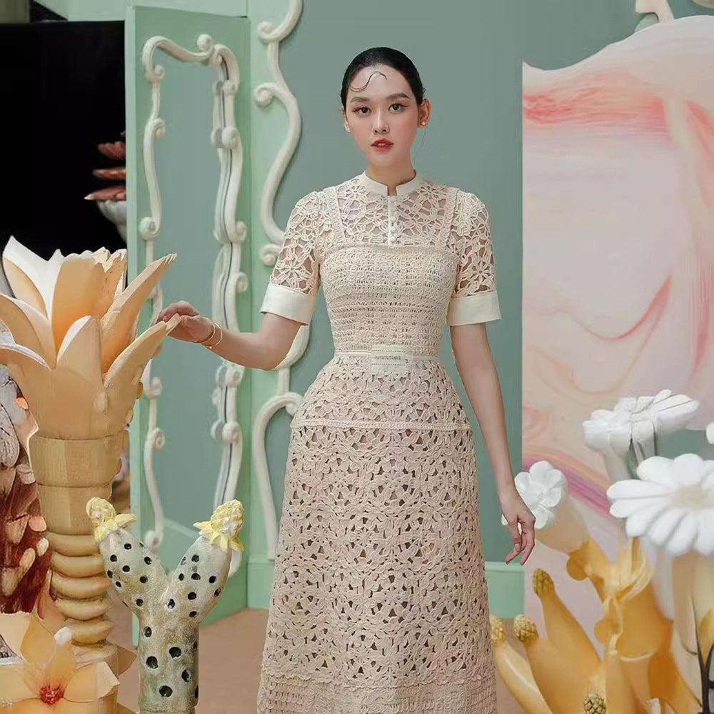 Women's 1950s Elegant Lacey Mid-Dress