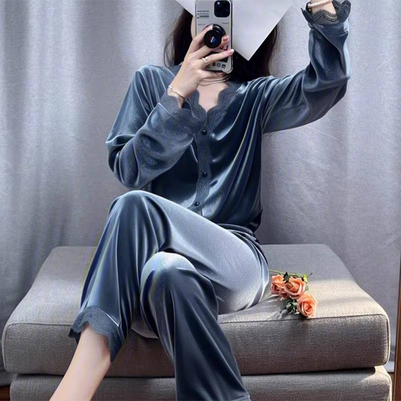 Women's Simple Velvet V-neck Pajamas Suit