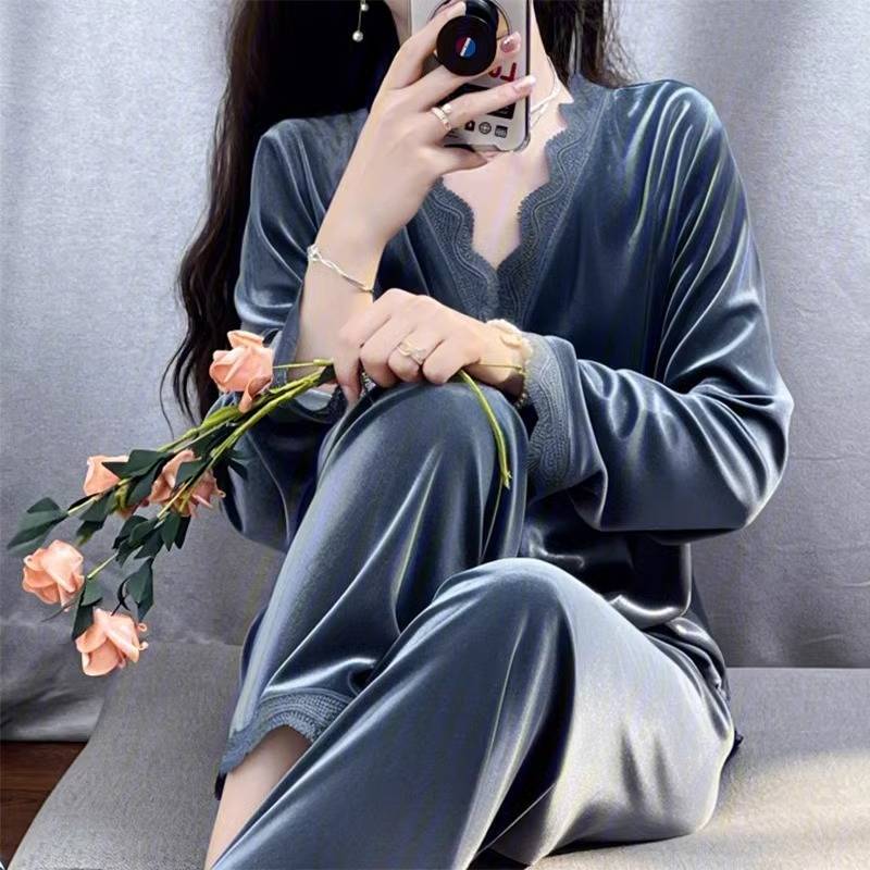 Women's Simple Velvet V-neck Pajamas Suit