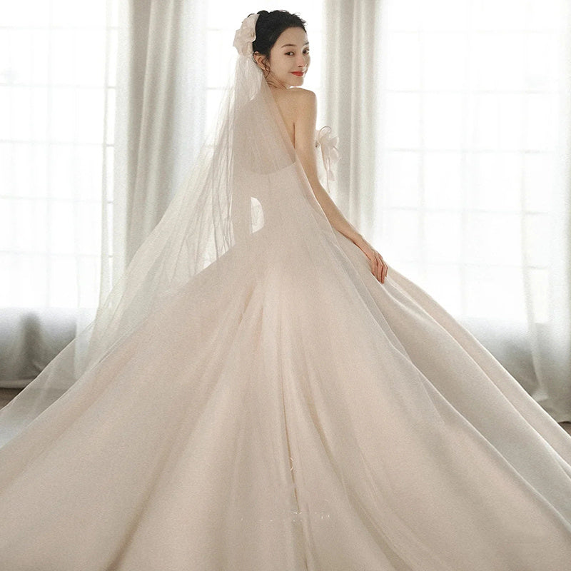 A Strapless Wedding Dress With Full rain